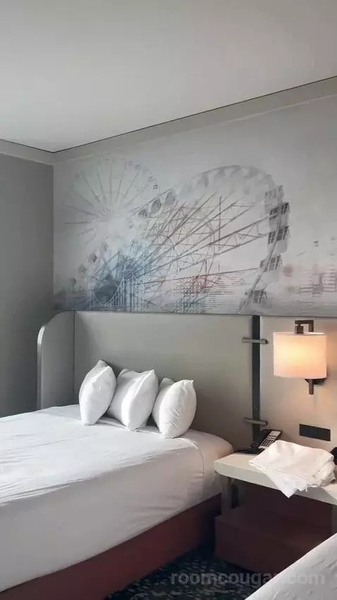 New Renovated Waterfront Tower Premium 2 Queens (#27097) bed picture #8