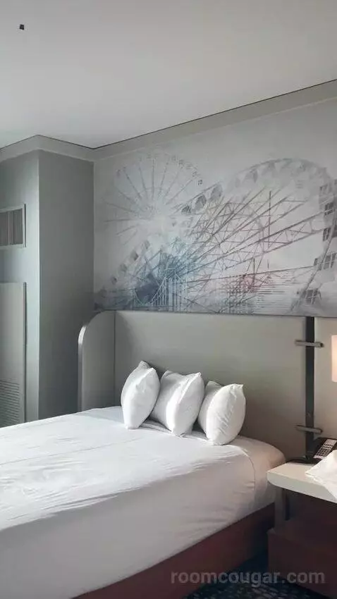 New Renovated Waterfront Tower Premium 2 Queens (#27097) bed picture #10