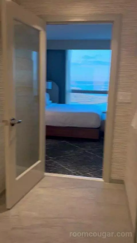 New Renovated Waterfront Tower Modern Suite King (#33100) view picture #10