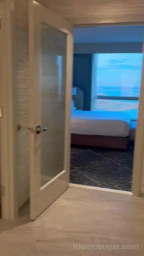 New Renovated Waterfront Tower Modern Suite King (#33100) view picture #11