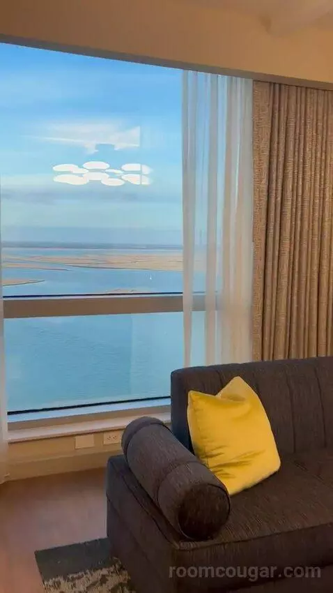 New Renovated Waterfront Tower Modern Suite King (#33100) view picture #2