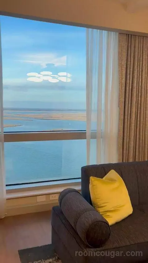New Renovated Waterfront Tower Modern Suite King (#33100) view picture #3