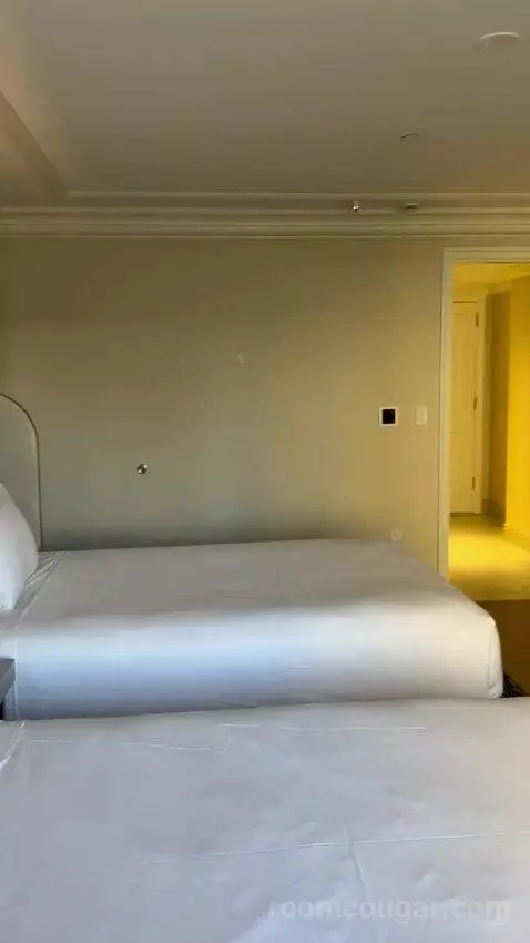 Premium Ocean Non Smoking Two Queens bed picture #12
