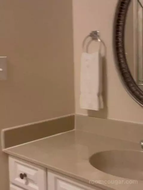 Suite (2PH) bathroom picture #9