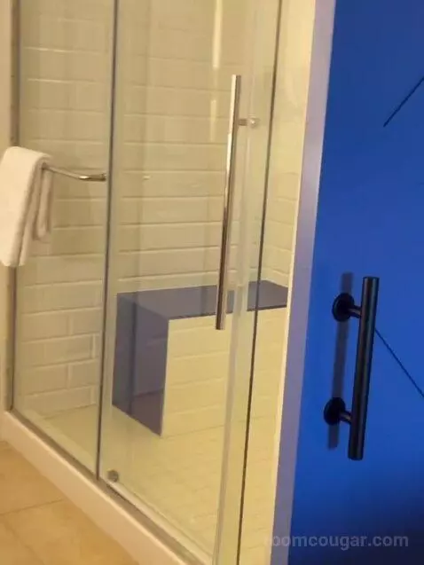 2 Bedroom Lock Off Villa bathroom picture #3