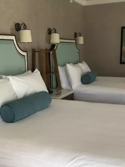 Jr Suite (#4691) bed picture #10