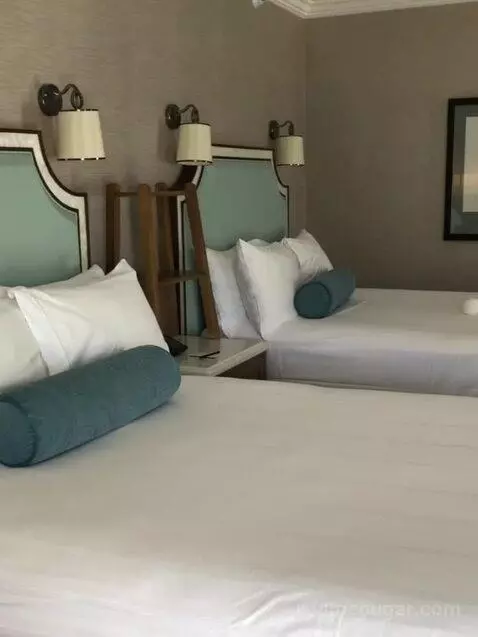 Jr Suite (#4691) bed picture #11