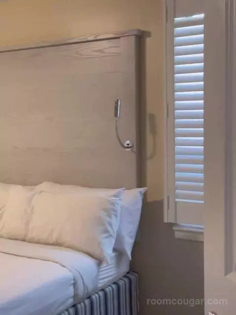 Two-Bedroom Villa with One King and Two Queen Beds with Sofa Bed and Garden View bed picture #1