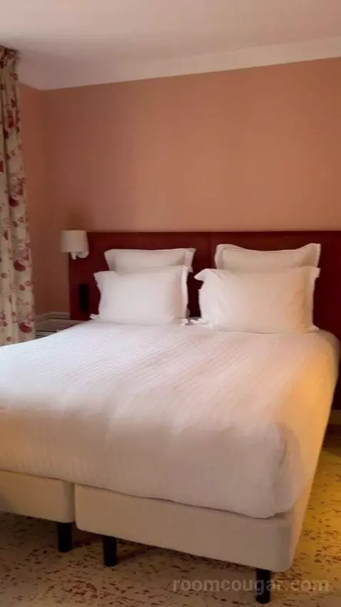 Classic Double Room (#40) bed picture #1