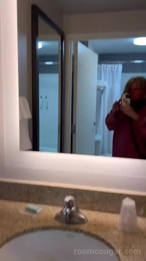 2 Queen Suite (#302) bathroom picture #2