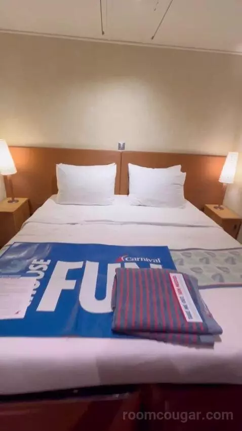 Interior Stateroom (#7344) bed picture #4