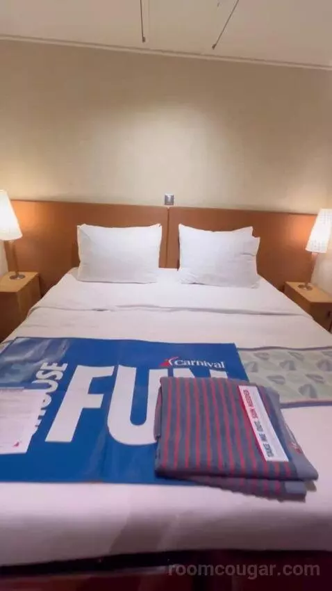 Interior Stateroom (#7344) bed picture #5