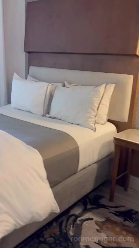 Traditional Island View, Guest Room, 2 Queen, Limited View (#5061) bed picture #7