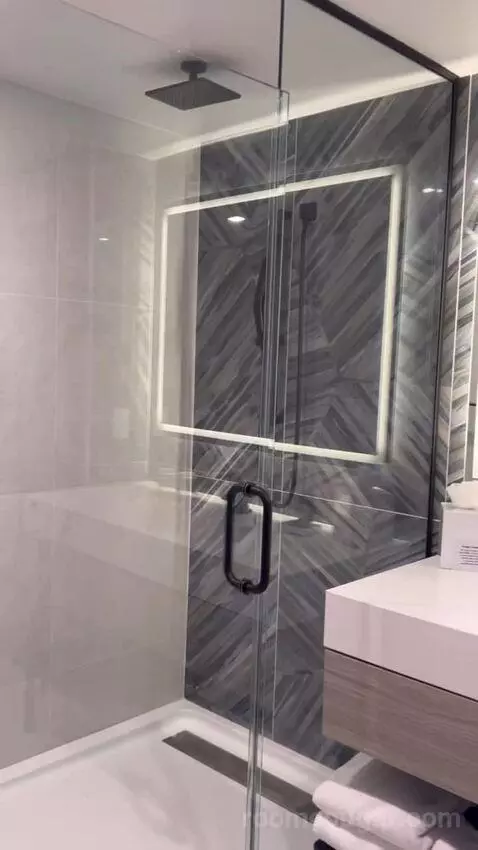King Room with Oceanfront - Low Floor (#503) bathroom picture #3