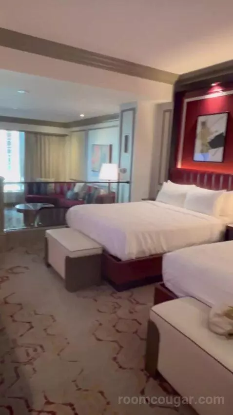 Venetian Luxury Two Queen Suite (#14533) view picture #4