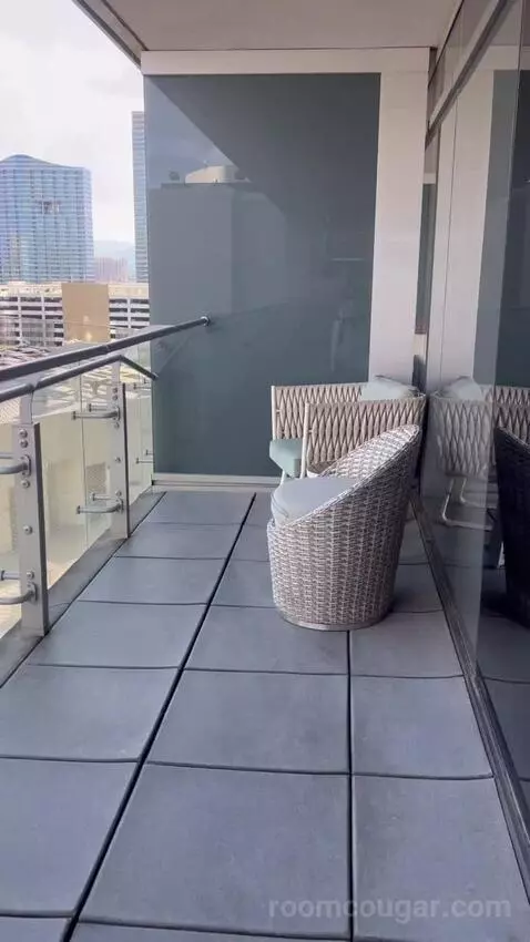 Chelsea Tower, Wraparound Balcony Wheelchair Accessible (#1602) view picture #3