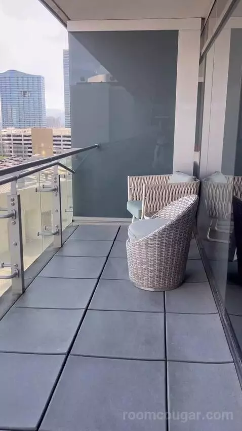Chelsea Tower, Wraparound Balcony Wheelchair Accessible (#1602) view picture #4