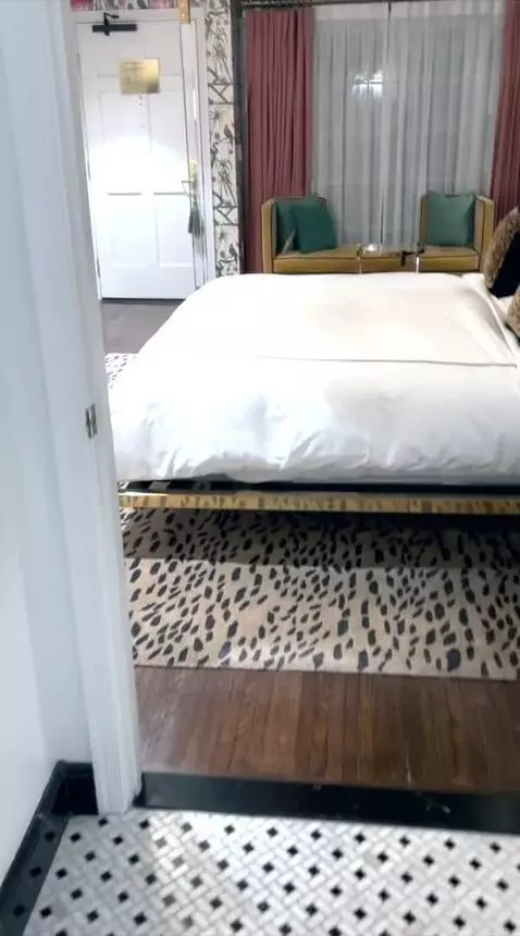 Superior King Room (#4) bed picture #5