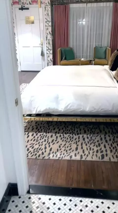 Superior King Room (#4) bed picture #6