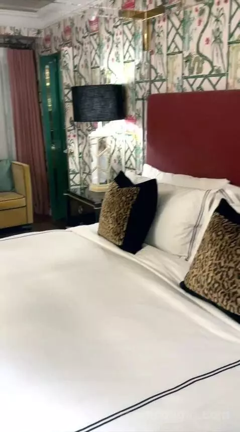 Superior King Room (#4) bed picture #8