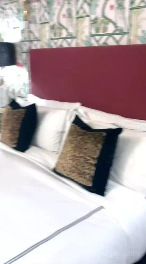 Superior King Room (#4) bed picture #9