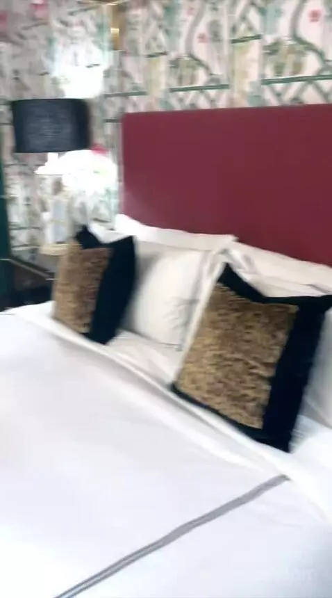 Superior King Room (#4) bed picture #10