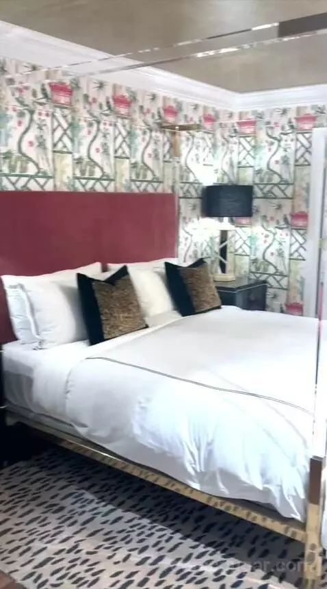 Superior King Room (#4) bed picture #2