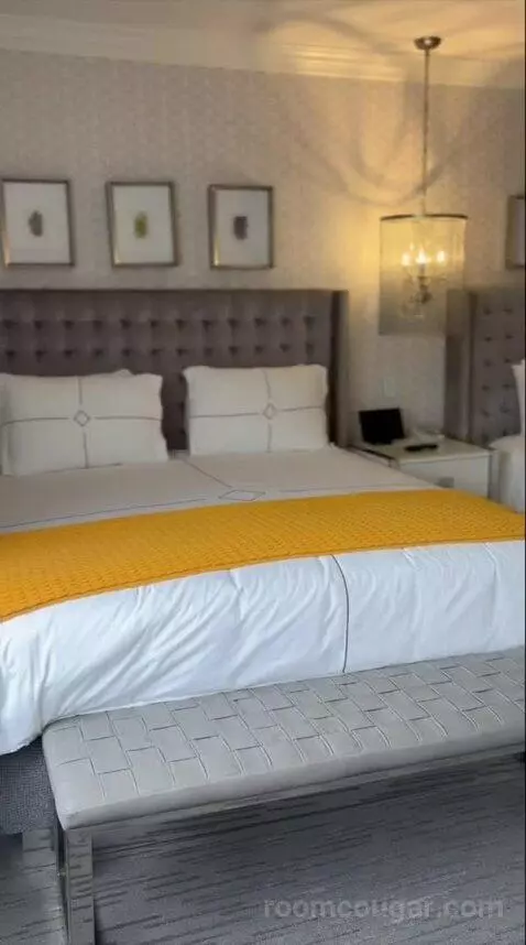 Huntley King Room (#402) bed picture #5