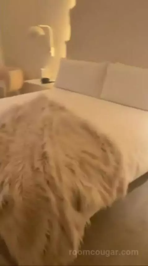 Deluxe King Room with City View bed picture #3