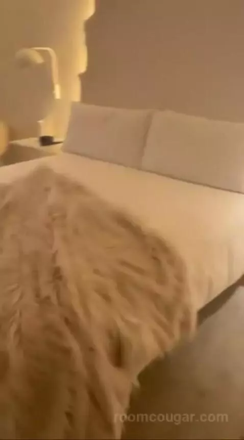 Deluxe King Room with City View bed picture #4