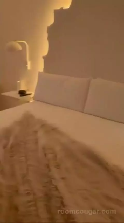 Deluxe King Room with City View bed picture #8