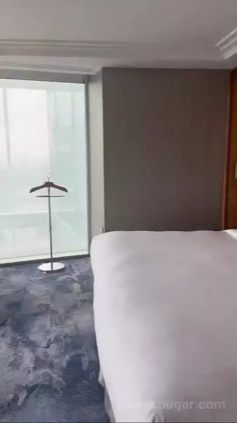 Iconic Shard Suite bed picture #2