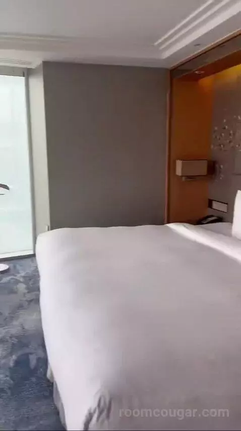 Iconic Shard Suite bed picture #4