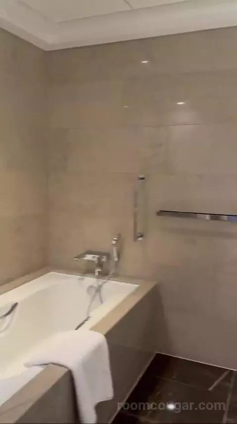 Iconic Shard Suite bathroom picture #6