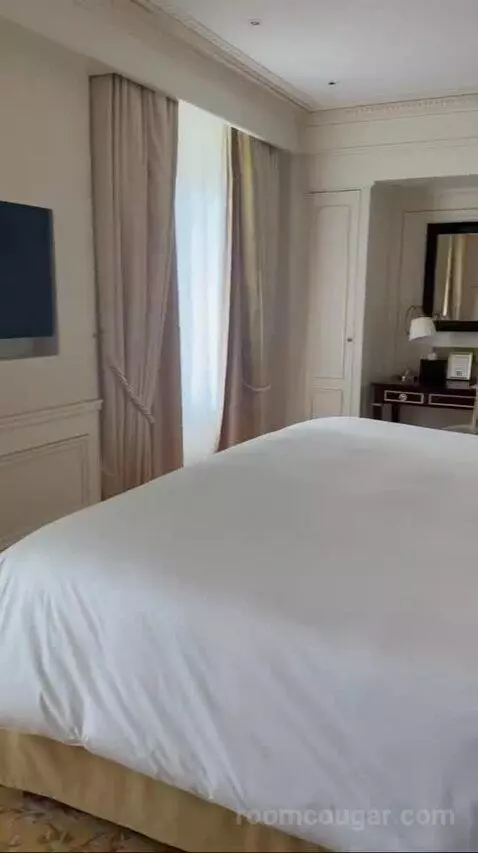 Junior Suite bed picture #1