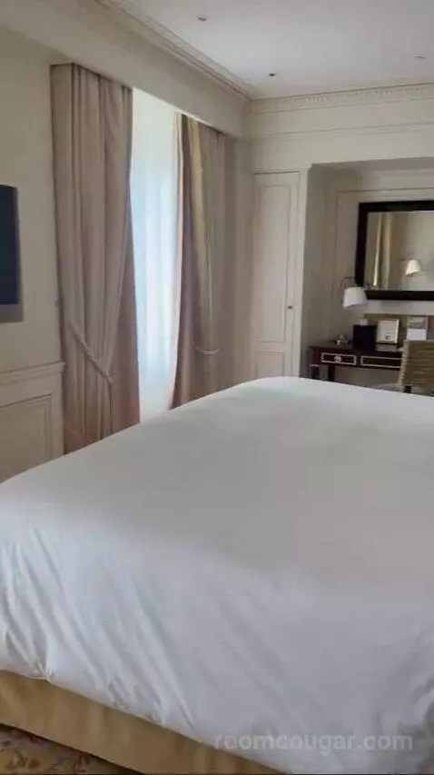 Junior Suite bed picture #2