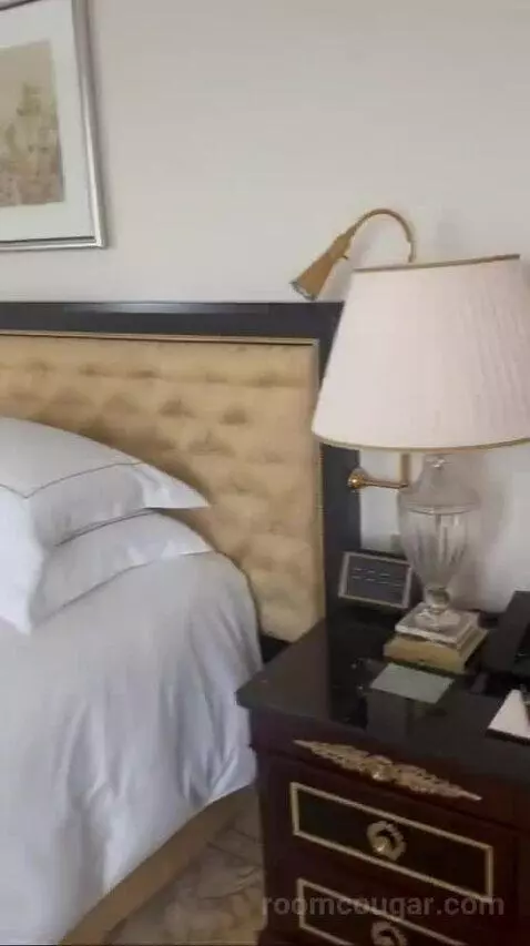 Junior Suite bed picture #10