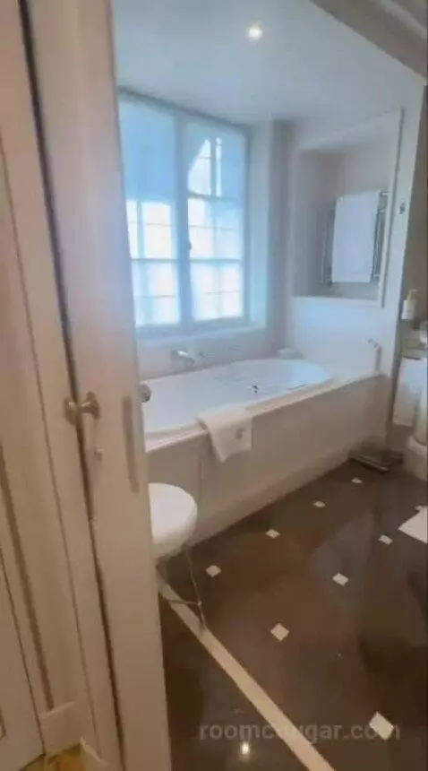 La Suite Chaillot bathroom picture #1