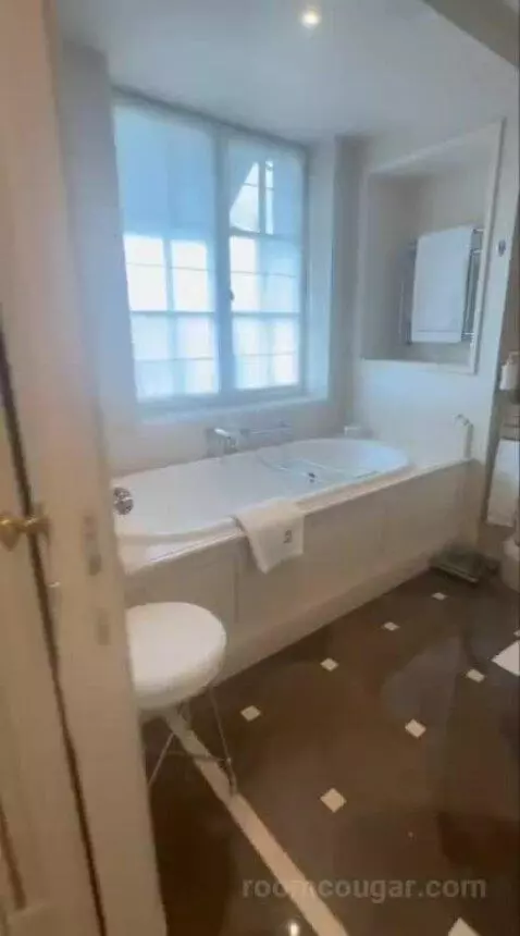 La Suite Chaillot bathroom picture #2