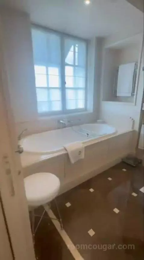 La Suite Chaillot bathroom picture #3