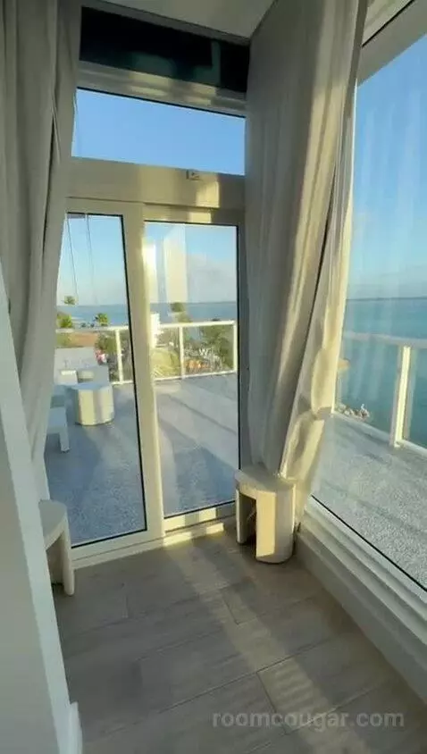 Suite (#261) view picture #5
