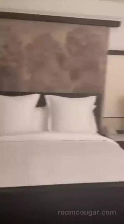Ambassador Suite (8th Floor) bed picture #5