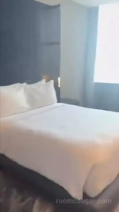 Deluxe Guest Room with 2 Queen, City View bed picture #8