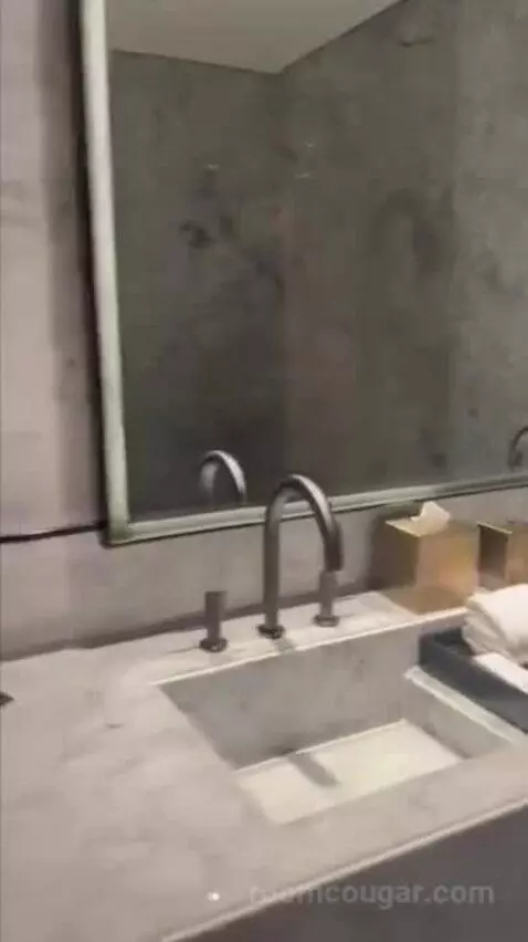 Deluxe Guest Room with 2 Queen, City View bathroom picture #12