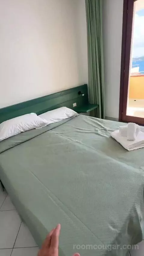 Standard (#206) bed picture #2