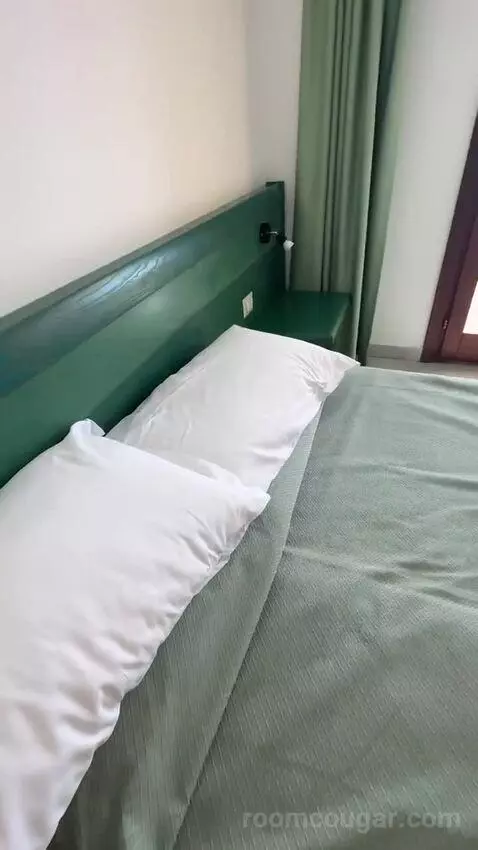 Standard (#206) bed picture #11