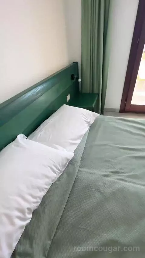 Standard (#206) bed picture #12