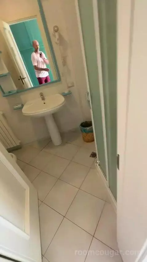 Standard (#206) bathroom picture #1