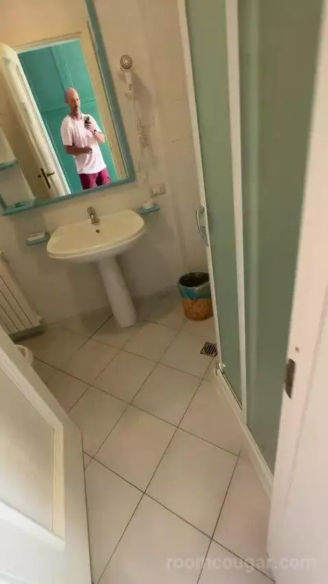 Standard (#206) bathroom picture #2