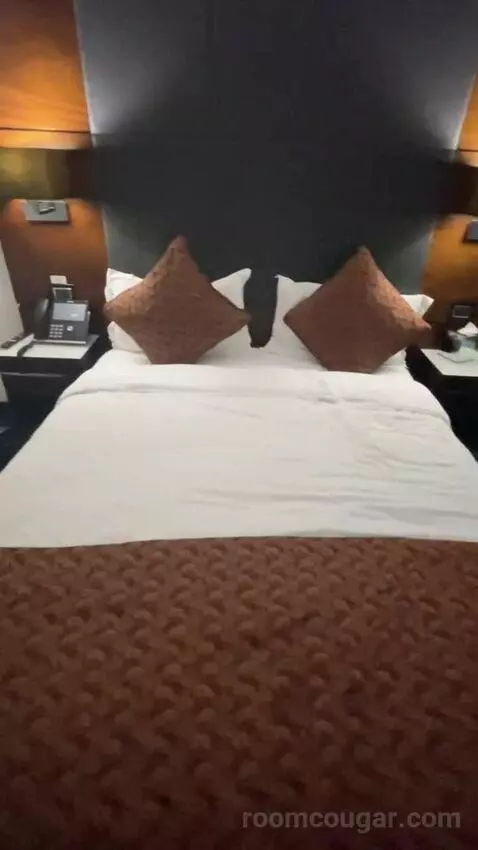 Deluxe Double Room (#115) bed picture #5